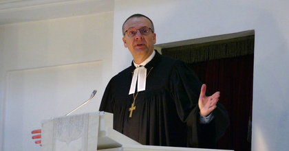 In seiner Predigt am Ostersonntag, 31. März, ermutigte Bischof Thomas Adomeit die Menschen, „für das Leben aufzustehen“.