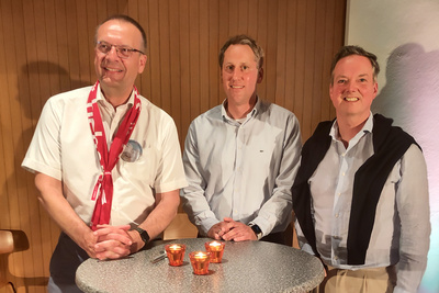 Diakonisch-politisches Nachtgebet in der reformierten Kirche Hannover mit (von links nach rechts): Bischof Thomas Adomeit, Mario Behrends (Kaufmännischer Vorstand DW Ol) und Pfarrer Dr. Friedrich Ley (Theologischer Vorstand DW Ol).