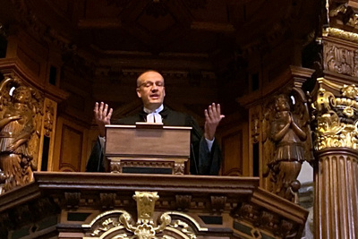 Die Botschaft des alttestamentlichen Propheten Jesaja sei revolutionär, so Bischof Thomas Adomeit im Berliner Dom.