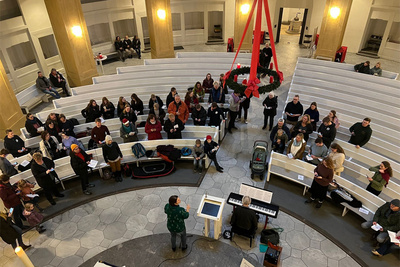 Vorab wurde in der Oldenburger Lamberti-Kirche für den Christmas-Flashmob geprobt. Foto: ELKiO/ Luise Pahl