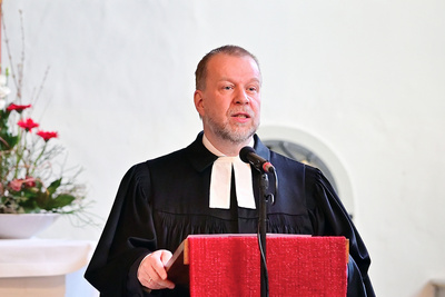 Kreispfarrer Dr. Urs-Ullrich Muther im Gottesdienst
