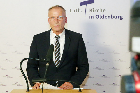 Oberkirchenrat Frank Lütjelüschen stellte erstmalig den Haushalt der oldenburgischen Kirche vor.