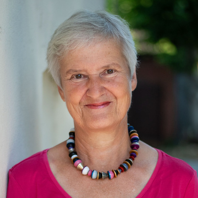 Dr. Andrea Schrimm-Heins Dr. Andrea Schrimm-Heins, Leiterin der Evangelischen Frauenarbeit