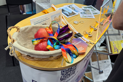 Oldenburgische Kirche informiert über kirchliche Berufe in Verkündigung und Verwalten.