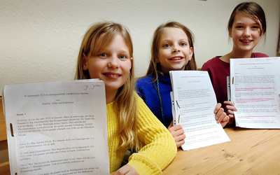 Drei Mädchen aus der Kirchengemeinde Ganderkesee haben in diesem Jahr ein eigenes Krippenspiel geschrieben (von links nach rechts): Joline, Aurelia und Katharina im Timotheus-Haus, wo das Krippenspiel geschrieben wurde.