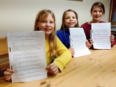 Drei Mädchen aus der Kirchengemeinde Ganderkesee haben in diesem Jahr ein eigenes Krippenspiel geschrieben (von links nach rechts): Joline, Aurelia und Katharina im Timotheus-Haus, wo das Krippenspiel geschrieben wurde.