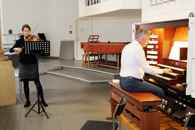 Dr. Anne Ziegler (Violine) und Dr. Michael Jonas (Orgel)
