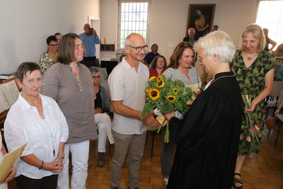 Die Ausbildung findet nach einem Qualitätsstandard, der auch vom Deutschen Roten Kreuz (DRK), Maltesern, Johannitern anerkannt wird.