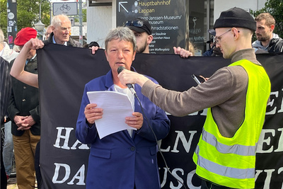 Die in Oldenburg lebende niedersächsische Landtagspräsidentin Hanna Naber sagte: "Wir stehen hier für den solidarischen Schutz der Jüdinnen und Juden – in Oldenburg, Niedersachsen und der ganzen Welt." 