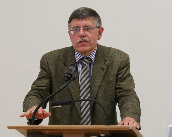 Synodaler Hanspeter Teetzmann, Vorsitzender der Rechts- und Verfassungsausschusses
