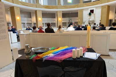 Zu sehen ist die „Taufe to go“ in der Oldenburger Lambertikirche am 12. September.