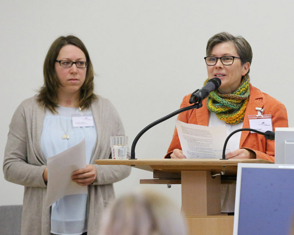 Die Klimaschutzmanagerinnen Andrea Feyen (rechts) und Claudia Stüwe berichteten aus dem Arbeitsbereich Umwelt, Klimaschutz und Energie.