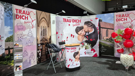 Zu sehen ist der Messestand mit dem Motto: „Trau dich – kirchlich. Ihr habt den Traum – Wir haben die Location“.
