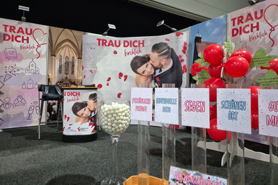 Zu sehen ist der Messestand „Trau dich – kirchlich. Ihr habt den Traum – Wir haben die Location“.