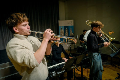 Die Jazz-AG des Gymnasium Andreanum Hildesheim beim Parlamentarischen Abend der Konföderation evangelischer Kirchen in Niedersachsen am 7. Oktober 2025.