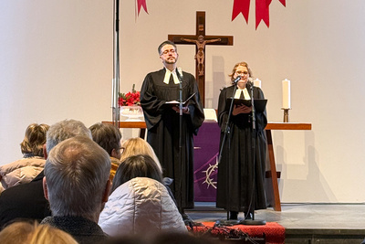 Pfarrerin Pia Schäfer (rechts) und Pfarrer Christoph Schäfer (links)