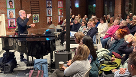 Der Komponist Dieter Falk war in Oldenburg zu Gast und stellte sein Weihnachtsmusical „Bethlehem“ vor, das am 13. Dezember 2026 in der großen EWE Arena in Oldenburg aufgeführt werden soll.