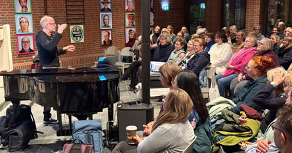 Der Komponist Dieter Falk war in Oldenburg zu Gast und stellte sein Weihnachtsmusical „Bethlehem“ vor, das am 13. Dezember 2026 in der großen EWE Arena in Oldenburg aufgeführt werden soll.