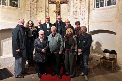 Zu sehen sind die Teilnehmenden an der Feier des 25jährigen Ordinationsjubiläums in Oldenburg.