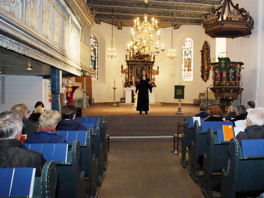 Die 12. Tagung der 49. Synode der oldenburgischen Kirche wurde am Donnerstagmorgen mit einem Abendmahlsgottesdienst in der St.-Ulrichs-Kirche in Rastede eröffnet.