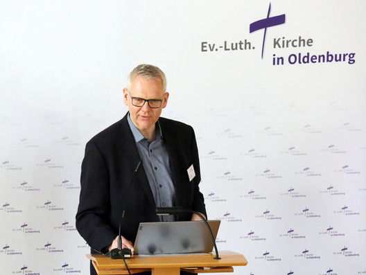 Synodaler Björn Thümler am Rednerpult