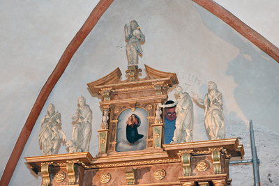 Auf Anfrage des Landesmuseums werden vier Evangelisten des Altars für die Ausstellung zur Verfügung gestellt.