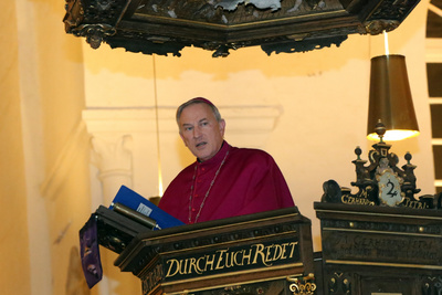 „Gott kommt – anders als gedacht, näher als erhofft, und bereit, unser Leben zu verwandeln“, sagte Weihbischof Wilfried Theising in seiner Predigt.