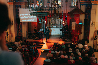Kollektive Gänsehaut bei Coldplay-Gottesdiensten