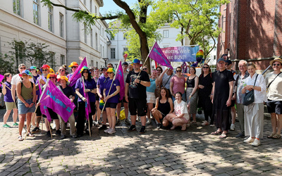 Ev.-Luth. Kirche in Oldenburg, ejo, ESG und Diakonie im Oldenburger Land setzten beim CSD 2026 in Oldenburg ein sichtbares Zeichen für Menschenrechte und die queere Community.