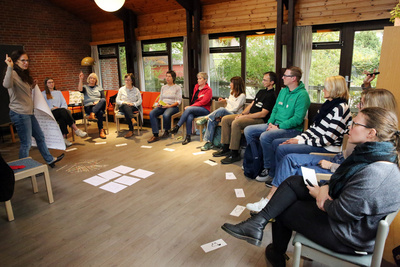 Workshop „Stereotype auf dem Prüfstand: Warum gibt es sie und wie gehen wird damit um? (Selbst)Erkenntnis garantiert!“ mit Helga B. Gundlach.