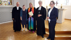 Einführungsgottesdienst in der Kapelle des Ev.-luth. Oberkirchenrats in Oldenburg (von links nach rechts): Pastor Tilman Kingreen aus Hannover, Krankenhausseelsorgerin Silvia Teuwsen (Klinikum Oldenburg), Pfarrerin Tanja Bödeker, Oberkirchenrätin Gudrun Mawick und Pröpstin Wiebke Vielhauer aus Uelzen.