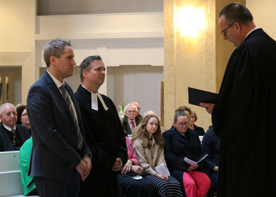 In einem feierlichen Gottesdienst hat Bischof Thomas Adomeit (rechts) Mario Behrends (von links) und Pfarrer Dr. Friedrich Ley als neue Vorstände der Diakonie im Oldenburger Land offiziell eingeführt. Fotos: Diakonie im Oldenburger Land / Kerstin Kempermann