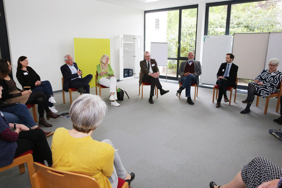 Den Bericht aus Dezernat II Recht und Finanzen stellten die Oberkirchenräte Udo Heinen und Sebastian Groß vor.