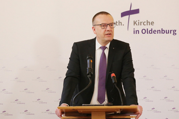 Bischof Thomas Adomeit berichtete als Vorsitzender aus dem Gemeinsamen Kirchenausschuss.