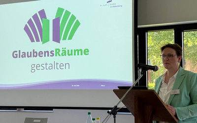 Kreispfarrerin Birte Wielage informierte die Kreissynodalen über die herausfordernde finanzielle Lage der Ev.-Luth. Kirche in Oldenburg.