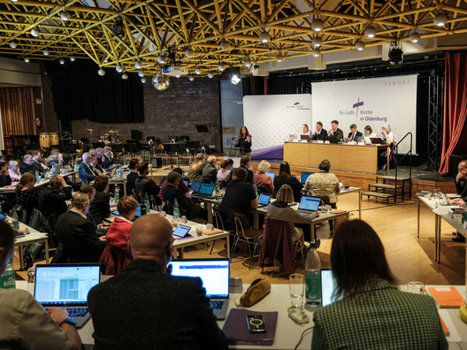 Konstituierende Tagung der 50. Synode der Evangelisch-Lutherischen Kirche in Oldenburg am Samstag, 7. März, in der Integrativen Gesamtschule Wilhelmshaven.