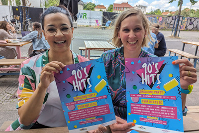 Freuen sich auf das 90er-Jahre-Chorprojekt: Popkantorin Sarina Lal (links) und Pfarrerin Nele Schomakers (rechts). 