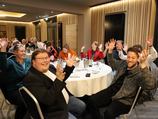 Jubelnder Applaus in Gebärdensprache