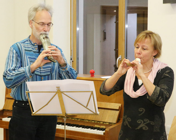 Musik zur Andacht mit der Synodalen Meike Bruns und dem Synodalen Kreiskantor Gebhard von Hirschhausen.