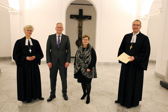 Einführung von Oberkirchenrat Frank Lütjelüschen in das Amt des juristischen Oberkirchenrates der Ev.-Luth. Kirche in Oldenburg in der St. Lamberti-Kirche in Oldenburg (von re. nach li.): Bischof Thomas Adomeit, Synodenpräsidentin Sabine Blütchen, Oberkirchenrat Frank Lütjelüschen und Oberkirchenrätin Gudrun Mawick. Alle Fotos: ELKiO/D.-M. Grötzsch