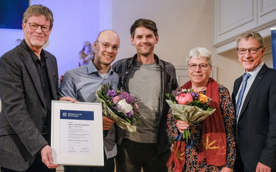 Hanns-Lilje-Forum Verleihung des Hanns-Lilje-Stiftungspreises Freiheit und Verantwortung in Hannover (von links nach rechts): Prof. Dr. Volker Kirchberg, Marcel Hackler, Dominik Gautier und Katjarina Hoffmann vom Arbeitskreis "Koloniale Kontinuitäten", Prof. Dr. Christoph Dahling-Sander