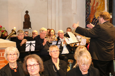 Der Posaunenchor St. Petri Westerstede unter der Leitung von Tammo Feller.