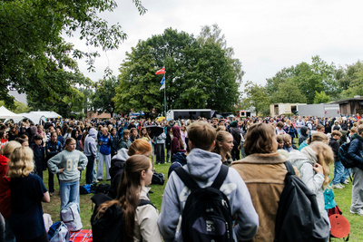 Zu sehen sind viele Jugendliche beim Konfi-Event "Mach dein Ding" in Vechta.