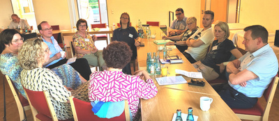Arbeitsgruppen überlegen die weiteren Schritte.