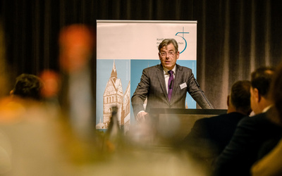 Parlamentarischer Abend 2025 Prof. Dr. Hartmut Dorgerloh beim Vortrag "Was tun? Alte Kirchen als Baulast oder Ressource für die Zukunft? beim Parlamentarischen Abend der Konföderation evangelischer Kirchen in Niedersachsen am 7. Oktober 2025.