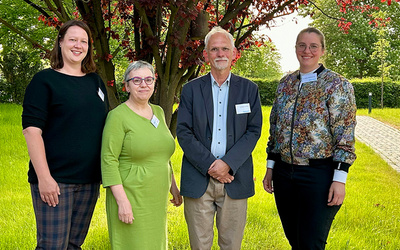 Das neue Präsidium der Diakonischen Konferenz: (von links nach rechts): Hannah Testa (stellvertretende Vorsitzende), Pfarrerin Barbara Bockentin (Schriftführung), Carsten Homann (Vorsitzender) und Dr. Maike Mittelsteiner (Schriftführung). Nicht abgebildet: Susanne Bock (stellvertretende Vorsitzende).