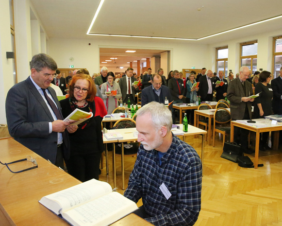 Kreiskantor Gebhard von Hirschhausen begleitete die Andacht musikalisch.