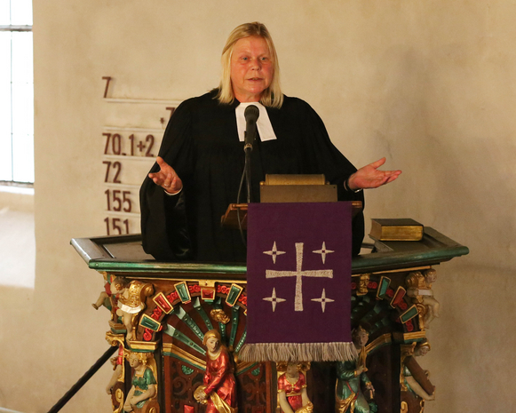 Gottesdienst in der St.-Ulrichs-Kirche zur Eröffnung der Synodentagung mit Pfarrerin Beatrix Konukiewitz.