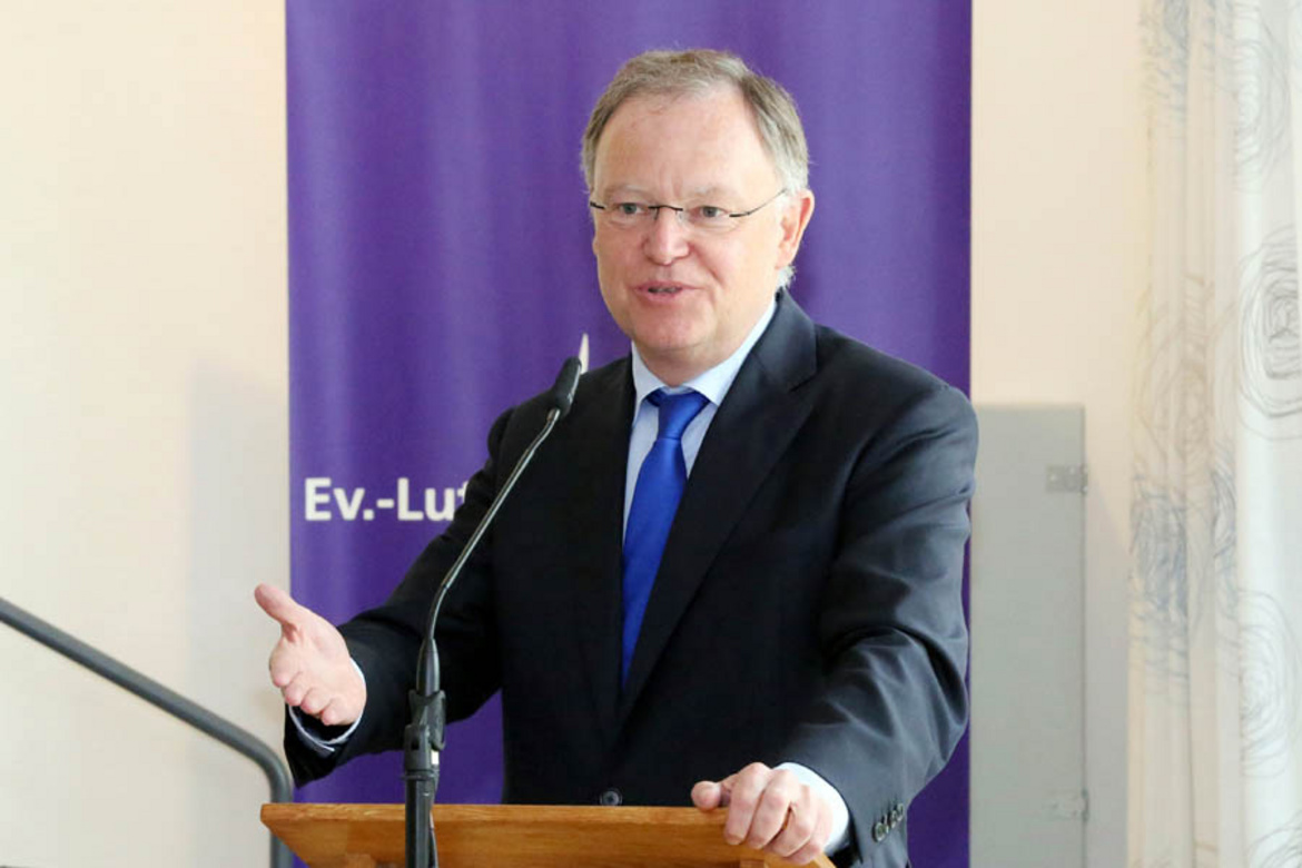 Der niedersächsische Ministerpräsident Stephan Weil überbrachte der Synode eine Grußwort.