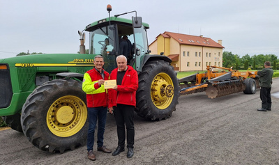 GAW-Generalsekretär Enno Haaks bei der Übergabe. Foto: GAW